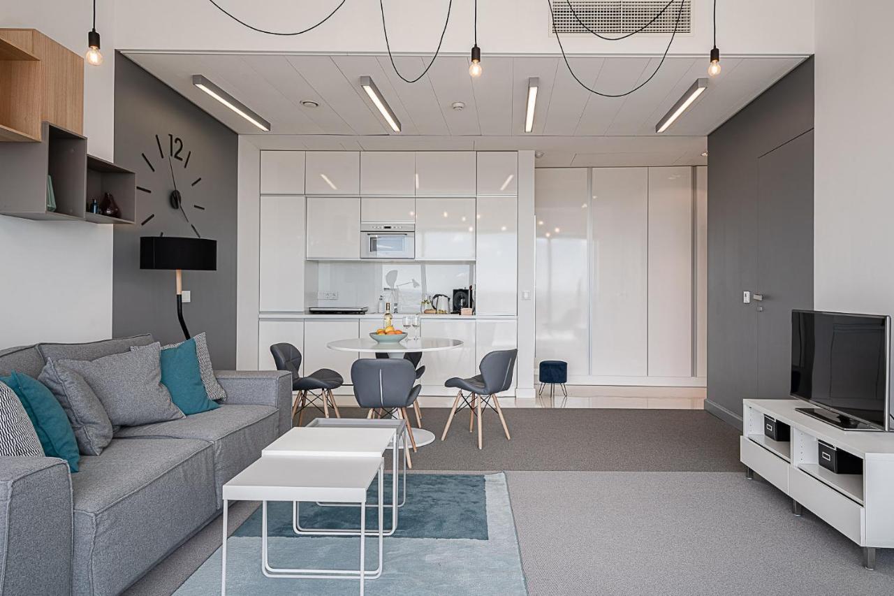 Rentplanet - Apartament Sky Tower Вроцлав Екстериор снимка