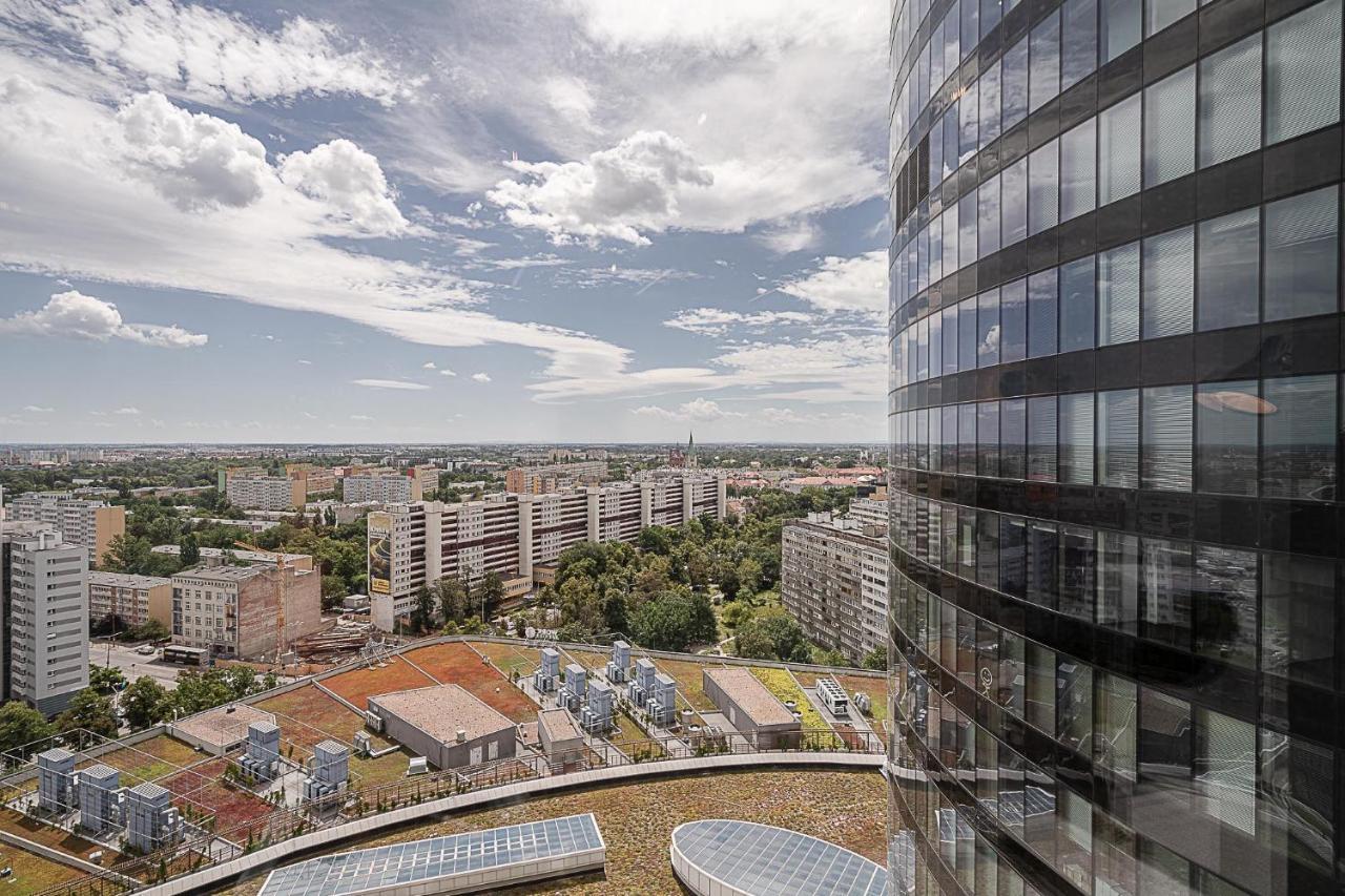 Rentplanet - Apartament Sky Tower Вроцлав Екстериор снимка
