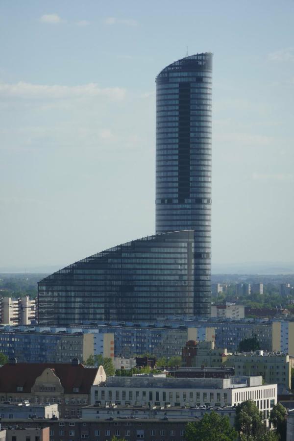 Rentplanet - Apartament Sky Tower Вроцлав Екстериор снимка